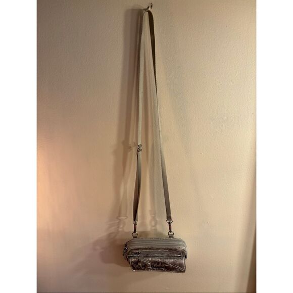 Baggallini Silver Crossbody Purse - Picture 1 of 4